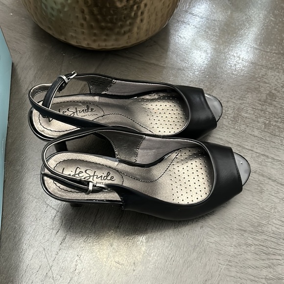 LifeStride Teller Sandal - Picture 5 of 11